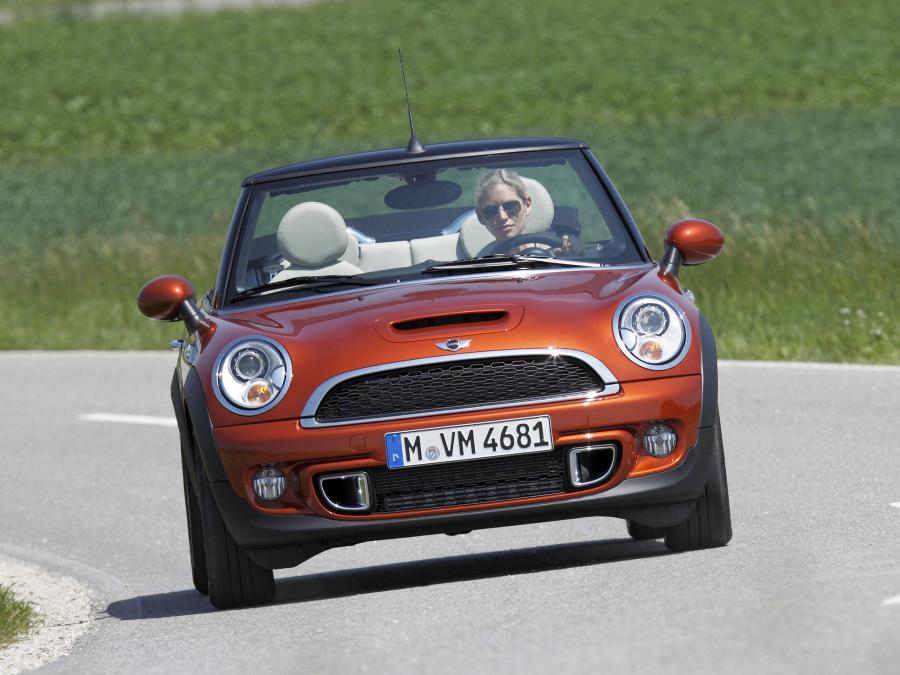  Mini Cooper S Cabrio 2010 года  (фото 7 из 13)